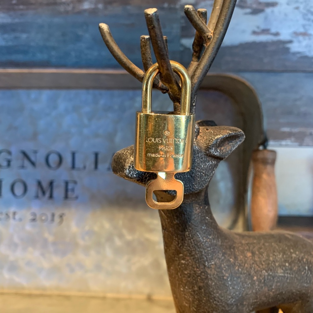 #321 Authentic Louis Vuitton lock and key - Picture 5 of 6
